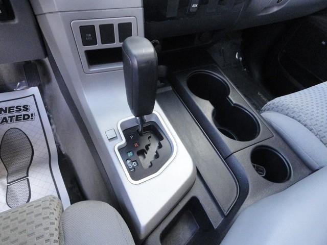 Toyota Tundra 4WD Truck CrewMax 5.7L V8 6-Spd AT (Natl) 2008