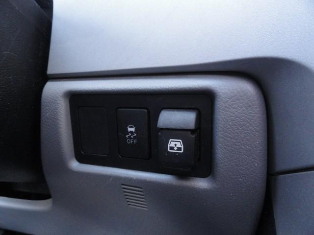 Toyota Tundra 4WD Truck CrewMax 5.7L V8 6-Spd AT (Natl) 2008