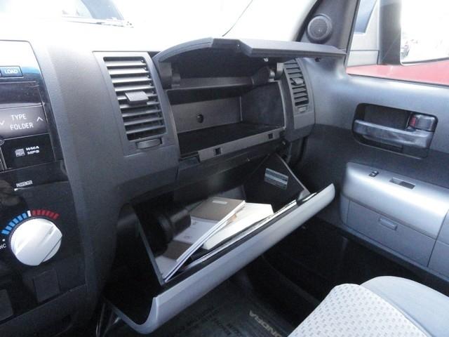 Toyota Tundra 4WD Truck CrewMax 5.7L V8 6-Spd AT (Natl) 2008