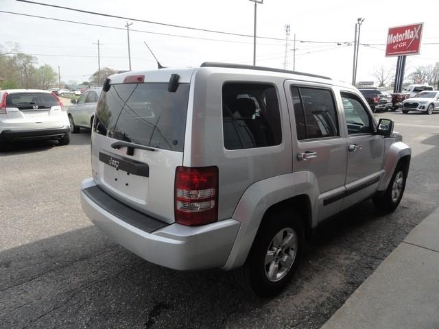 Jeep Liberty 4WD 4dr Sport 2012