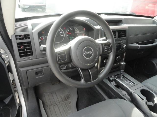 Jeep Liberty 4WD 4dr Sport 2012