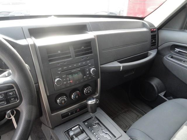 Jeep Liberty 4WD 4dr Sport 2012