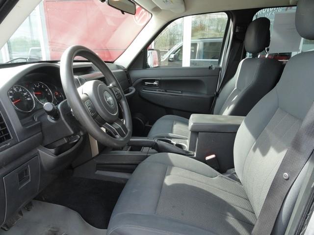 Jeep Liberty 4WD 4dr Sport 2012