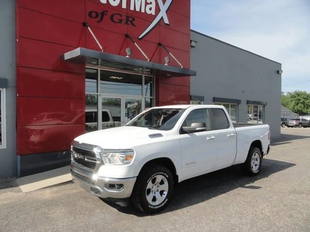 RAM 1500 Big Horn 4x4 Quad Cab 6'4" Box 2020