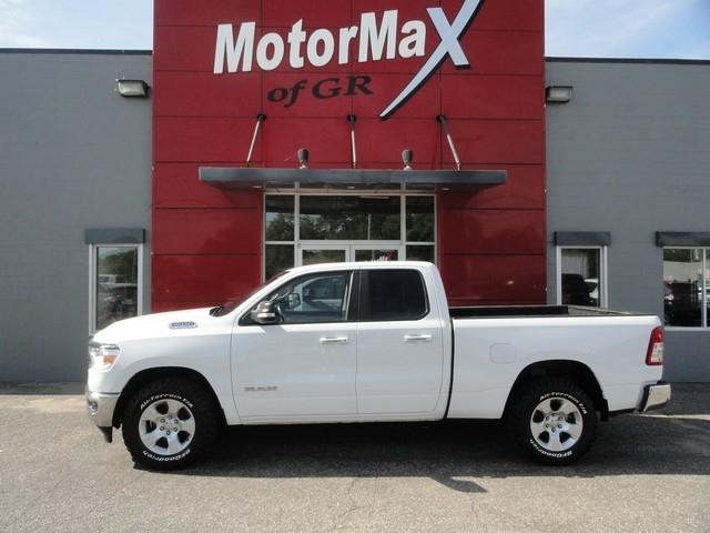 RAM 1500 Big Horn 4x4 Quad Cab 6'4" Box 2020