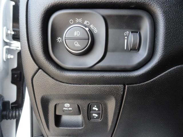 RAM 1500 Big Horn 4x4 Quad Cab 6'4" Box 2020