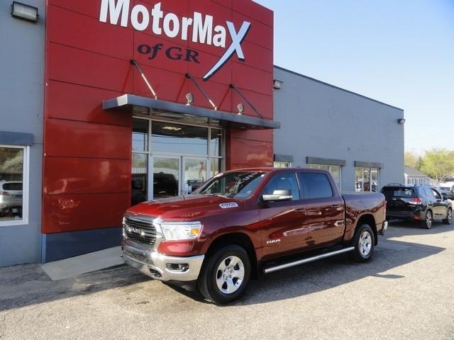 RAM 1500 Big Horn 4x4 Crew Cab 5'7" Box 2021