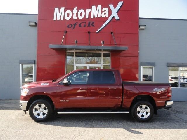 RAM 1500 Big Horn 4x4 Crew Cab 5'7" Box 2021