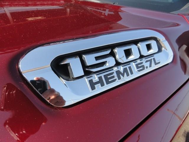 RAM 1500 Big Horn 4x4 Crew Cab 5'7" Box 2021