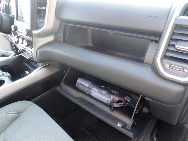 RAM 1500 Big Horn 4x4 Crew Cab 5'7" Box 2021