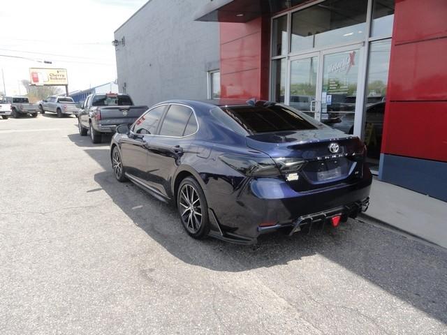 Toyota Camry SE Auto (Natl) 2021