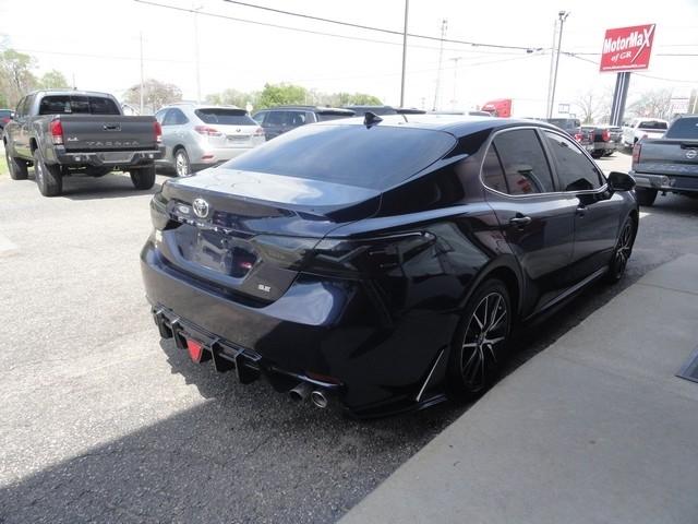 Toyota Camry SE Auto (Natl) 2021