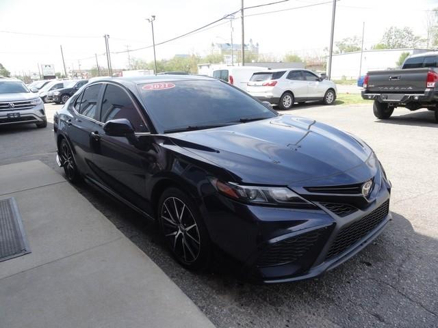 Toyota Camry SE Auto (Natl) 2021