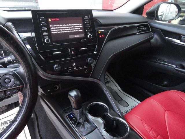 Toyota Camry SE Auto (Natl) 2021