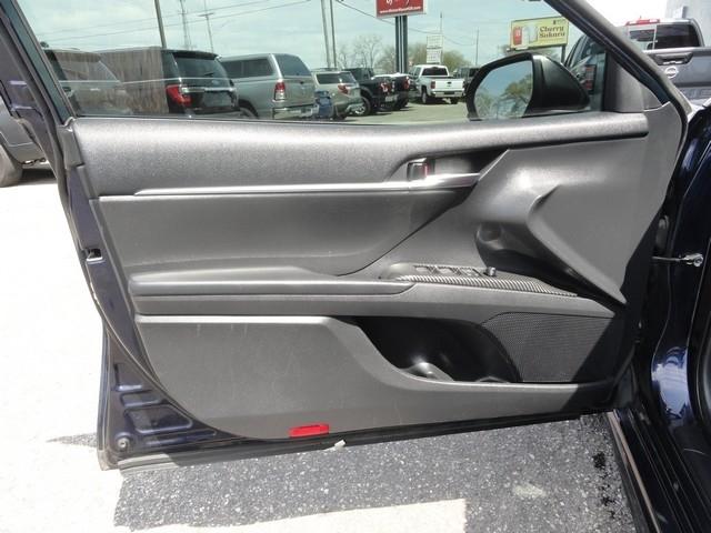 Toyota Camry SE Auto (Natl) 2021