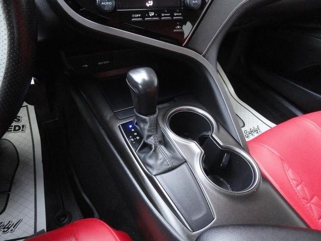 Toyota Camry SE Auto (Natl) 2021