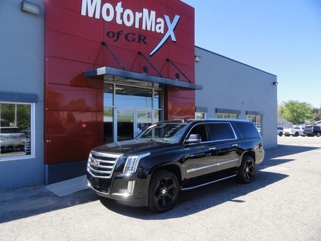 Cadillac Escalade ESV 4WD 4dr Luxury 2017