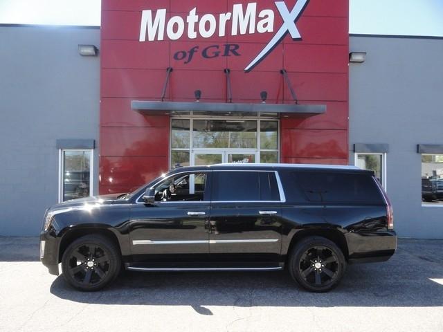 Cadillac Escalade ESV 4WD 4dr Luxury 2017