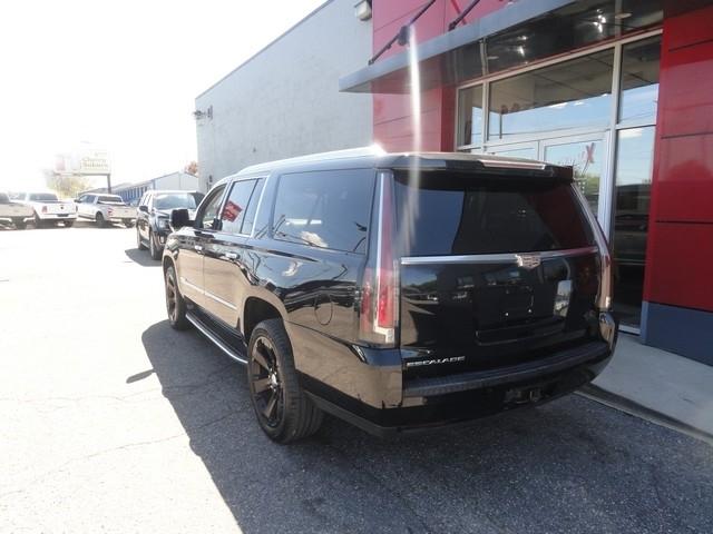 Cadillac Escalade ESV 4WD 4dr Luxury 2017