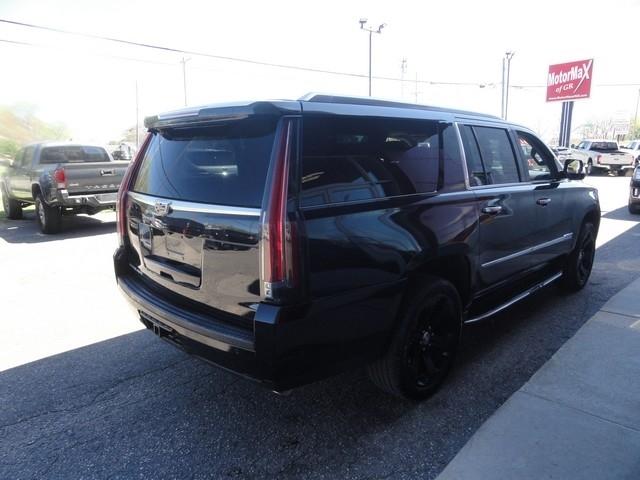 Cadillac Escalade ESV 4WD 4dr Luxury 2017