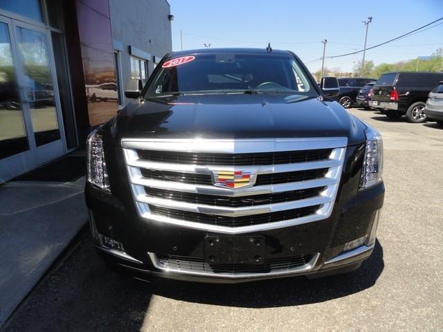Cadillac Escalade ESV 4WD 4dr Luxury 2017