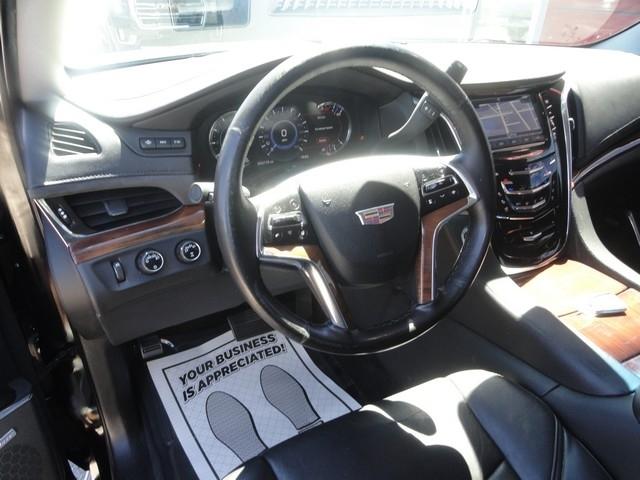 Cadillac Escalade ESV 4WD 4dr Luxury 2017