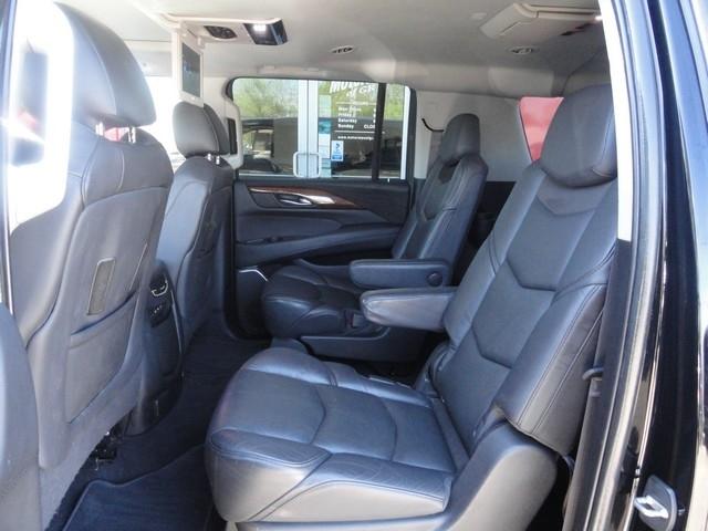 Cadillac Escalade ESV 4WD 4dr Luxury 2017