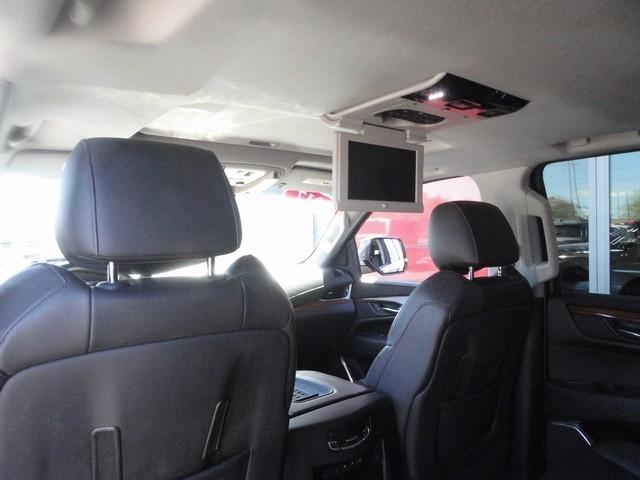 Cadillac Escalade ESV 4WD 4dr Luxury 2017