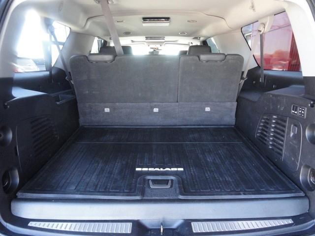 Cadillac Escalade ESV 4WD 4dr Luxury 2017