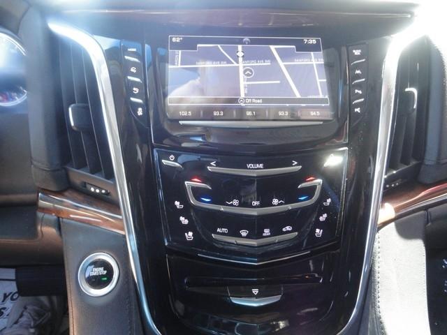 Cadillac Escalade ESV 4WD 4dr Luxury 2017