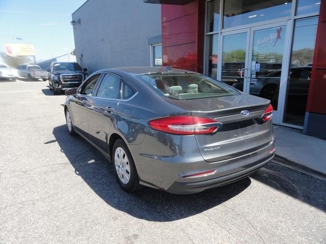 Ford Fusion S FWD 2020
