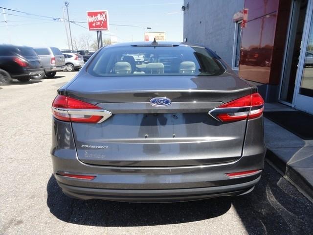 Ford Fusion S FWD 2020