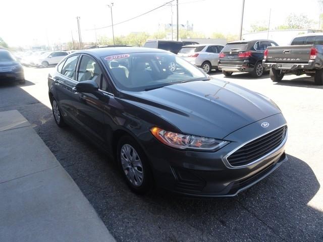 Ford Fusion S FWD 2020
