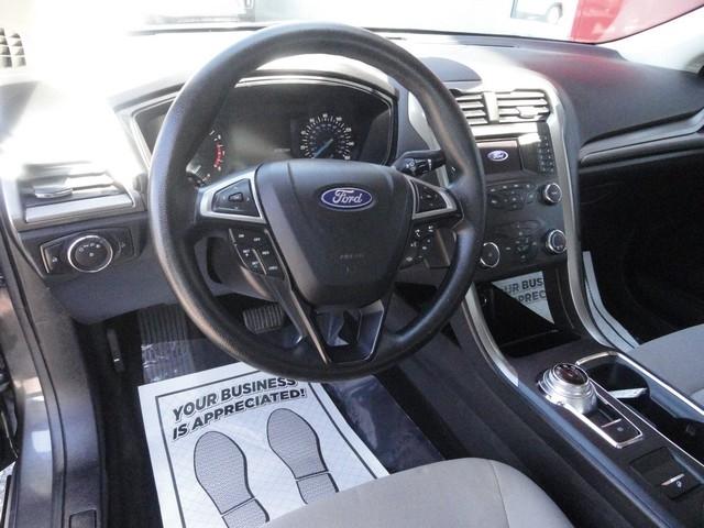 Ford Fusion S FWD 2020