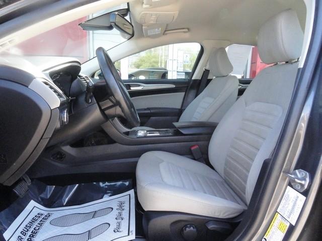 Ford Fusion S FWD 2020
