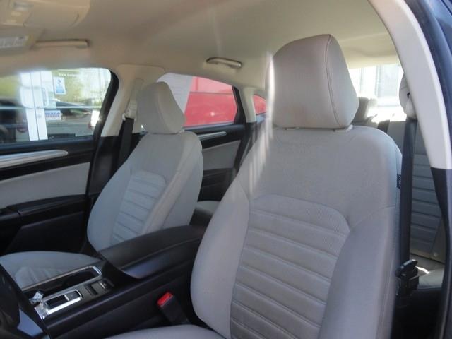 Ford Fusion S FWD 2020