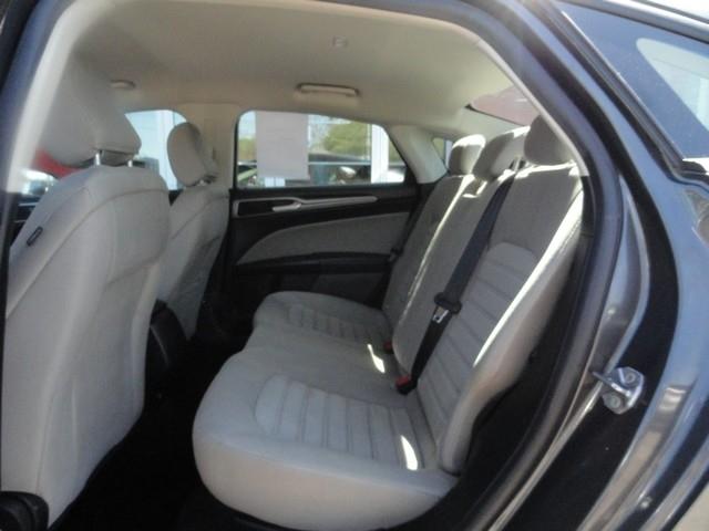 Ford Fusion S FWD 2020