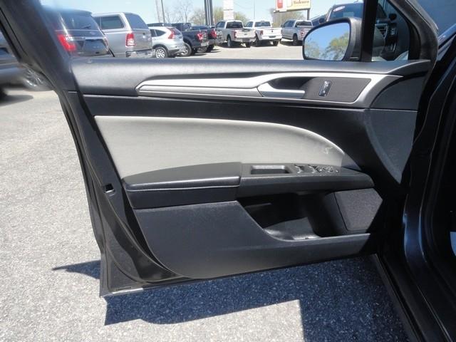 Ford Fusion S FWD 2020