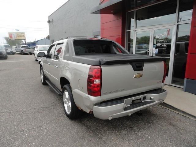 Chevrolet Avalanche 4WD Crew Cab 130" LTZ 2007