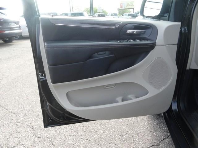 Chrysler Town & Country 4dr Wgn Touring 2012