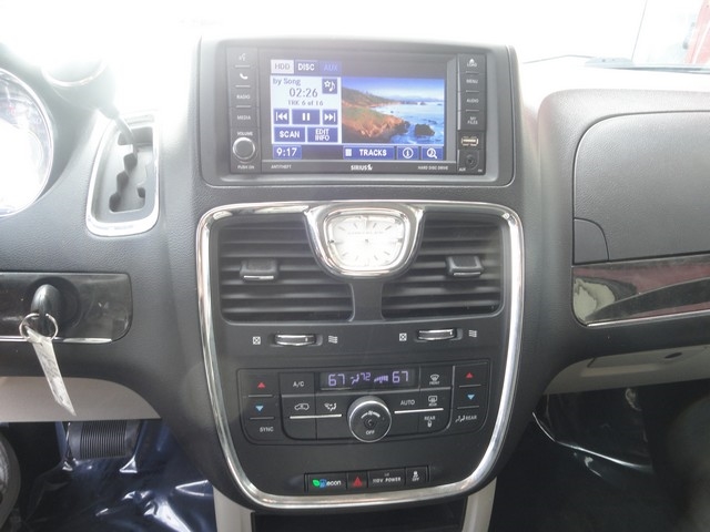 Chrysler Town & Country 4dr Wgn Touring 2012