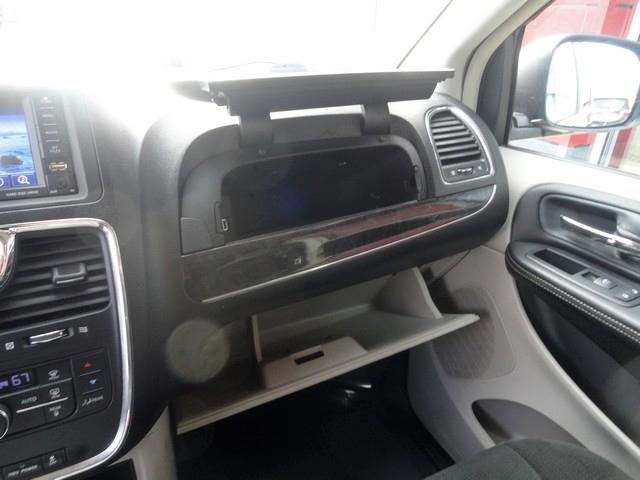 Chrysler Town & Country 4dr Wgn Touring 2012