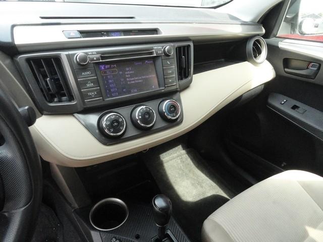 Toyota RAV4 AWD 4dr LE (Natl) 2013