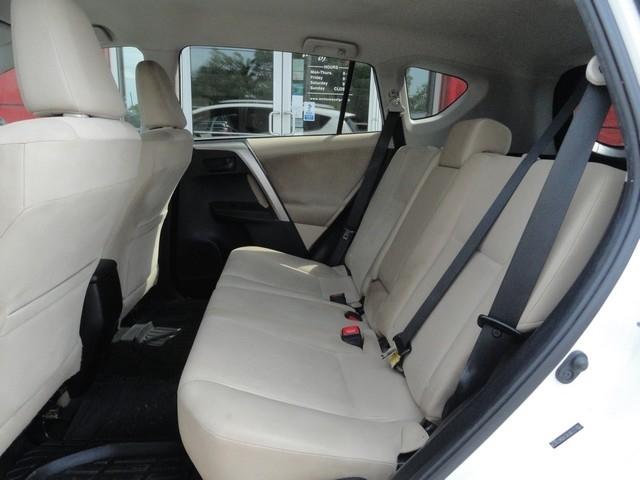 Toyota RAV4 AWD 4dr LE (Natl) 2013