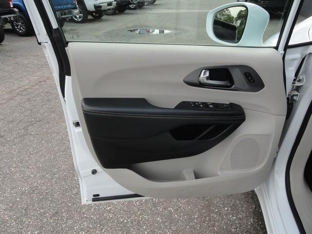 Chrysler Pacifica Touring L FWD 2022