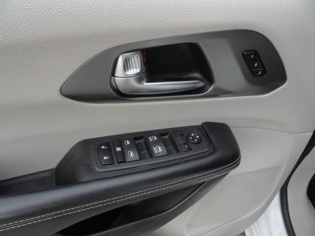 Chrysler Pacifica Touring L FWD 2022
