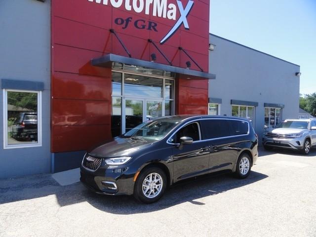 Chrysler Pacifica Touring L FWD 2023