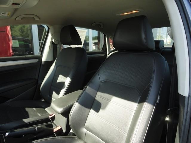 Volkswagen Passat 4dr Sdn 1.8T Auto Wolfsburg Ed PZEV 2014