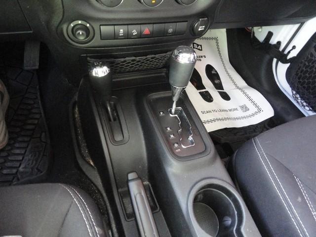 Jeep Wrangler 4WD 2dr Sahara 2013