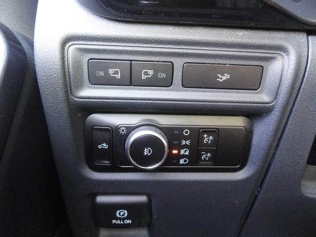 Ford 150 Lariat 4WD SuperCrew 5.5' Box 2023